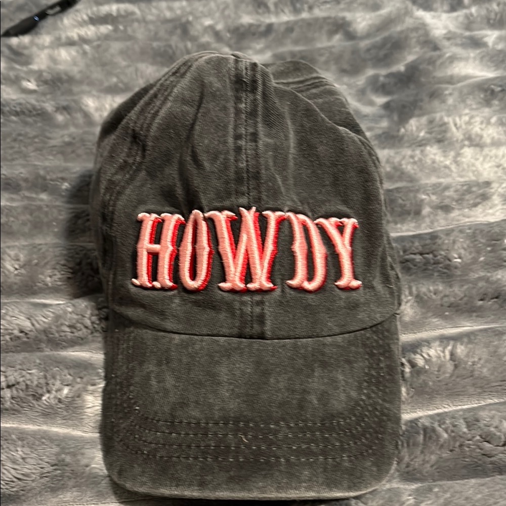 Gray 'Howdy' Embroidered Cap